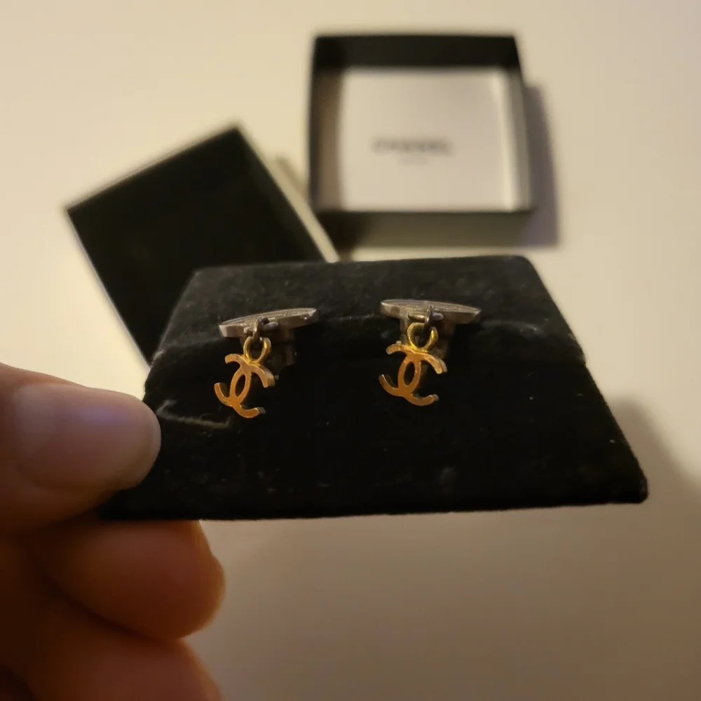 CHANEL Vintage 2tone CC Dangle Clip-on Earrings - Picture 3 of 7